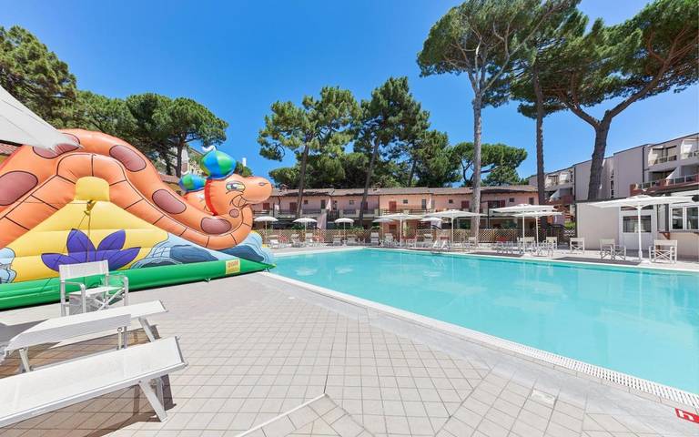 Appartamento per 4 persone, con Balcone e Terrazza nonché Giardino e Piscina a Marina Romea