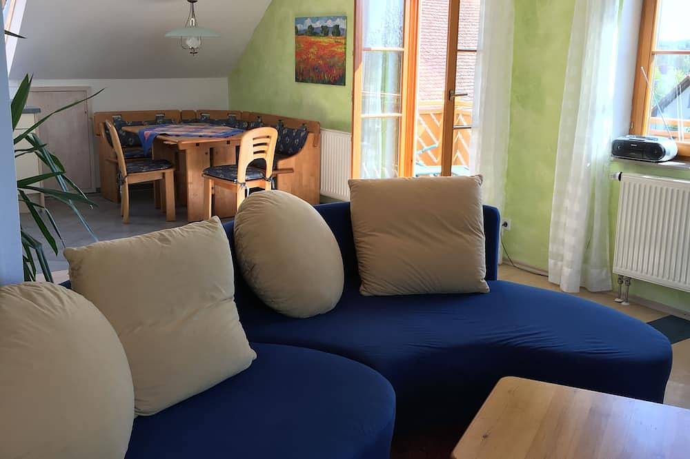 Ganze Wohnung, Helle und großzügige Dachwohnung mit Balkon und Alpensicht in Oberteuringen, Bodenseekreis