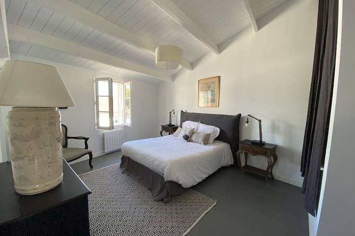 Maison Rose, La Couarde s/ mer, rénovée, en plein coeur de l île de ré ! in La Couarde-sur-Mer, Ile de Re