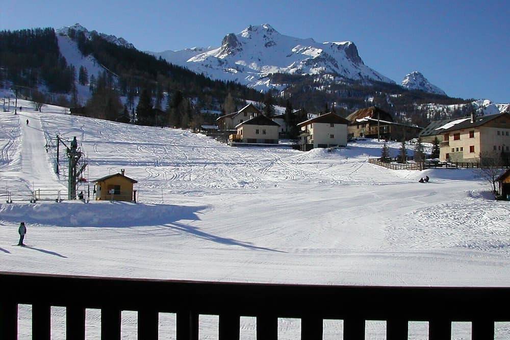 Appartement entier, T2 apartment with panoramic mountain views, Le Sauze 1400 in Le Sauze, Enchastrayes