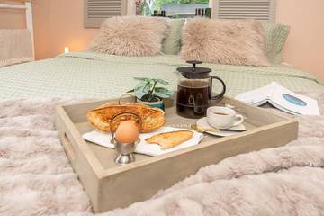 Glamping for 4 People in Reading, Chiltern Hills, Photo 1