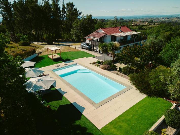 Casa de férias para 10 pessoas, com piscina e jardim e ainda vista, com animais de estimação em Oliveira do Hospital