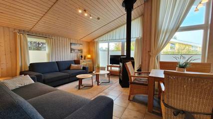Ferienhaus für 4 Personen, mit Sauna und Garten sowie Whirlpool und Terrasse, mit Haustier in Rechlin