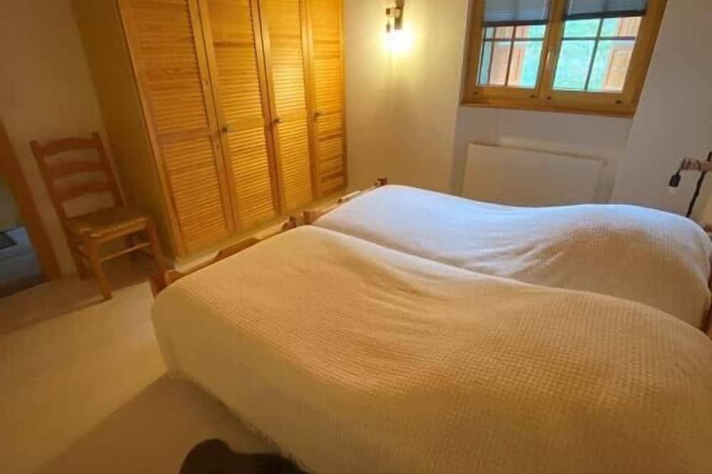 Ganze Wohnung, Aussen : kürzlich renovierte Wohnung im Dachgeschoss, 4. Stock mit Aufzug, Maisonette, Balkon mit Sü in Saint Luc, Anniviers