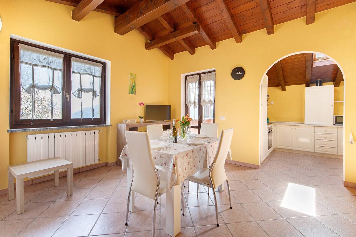 Entspannende Dachwohnung mit Bergblick, privater Terrasse und Wlan in Casasco d'Intelvi, Centro Valle Intelvi