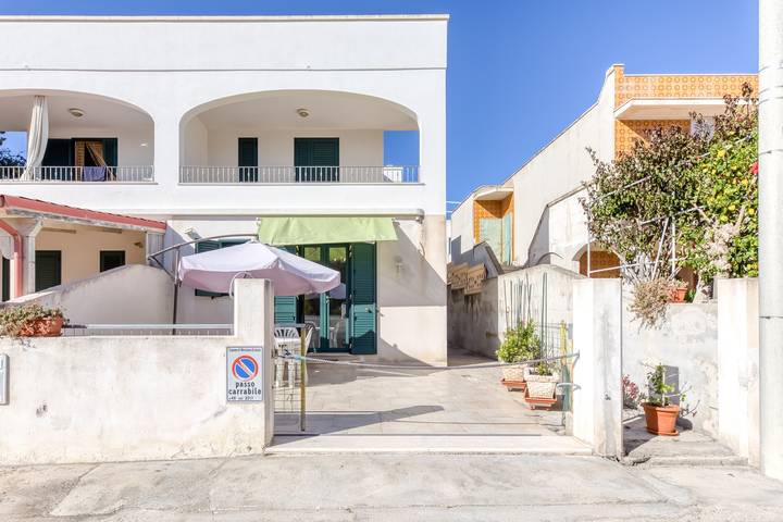 Appartamento intero, Appartamento 'Filomena 1' con terrazza privata e aria condizionata in Torre Vado, Golfo di Taranto