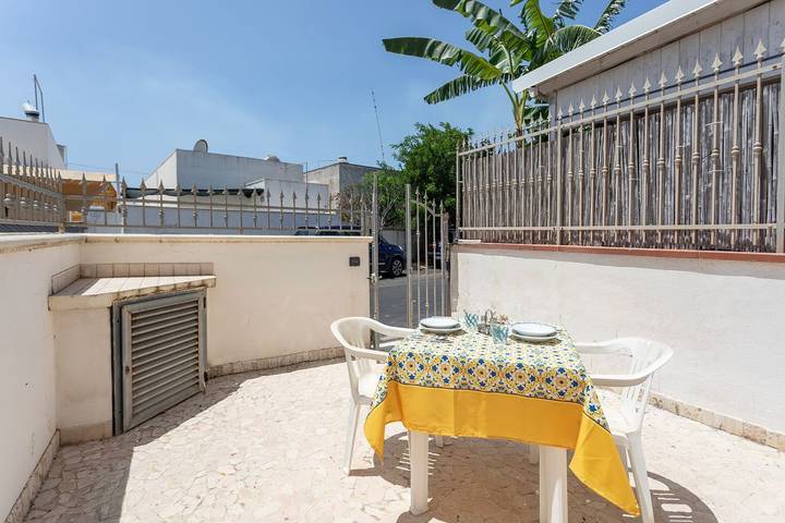 Location de vacances pour 5 personnes, avec jardin, animaux acceptés à Lido Marini - 3