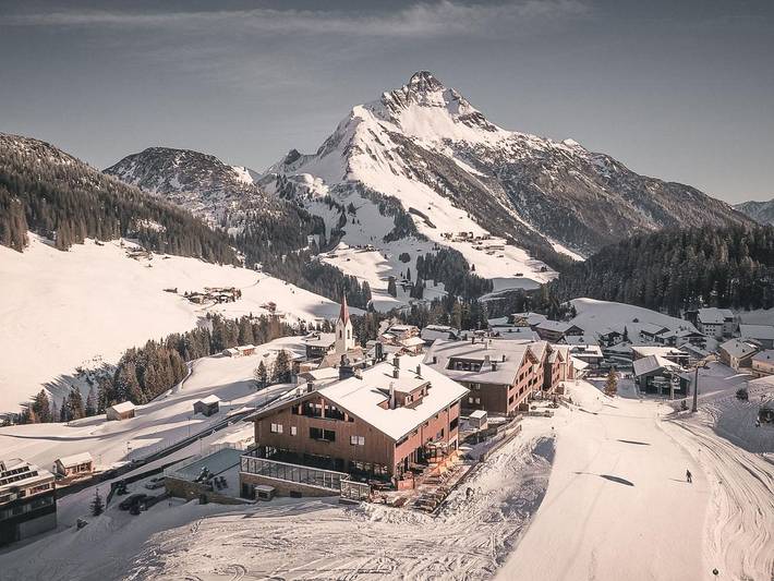 Hotel für 4 Personen, mit Balkon und Terrasse sowie Garten und Pool im Lechtal