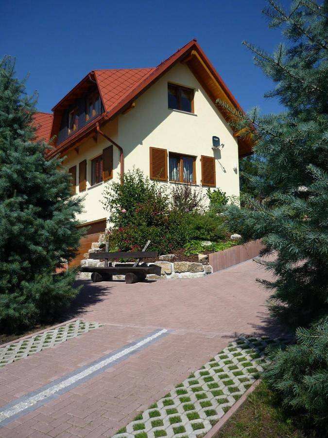 Ferienwohnung für 2 Personen, mit Terrasse und Garten sowie Ausblick