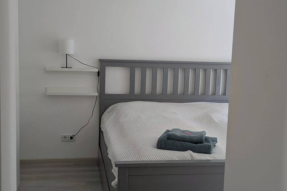 Ganze Wohnung, Moderne 3-Zimmer-Ferienwohnung direkt am Saaleradwanderweg in Halle (Saale), Saale-Unstrut