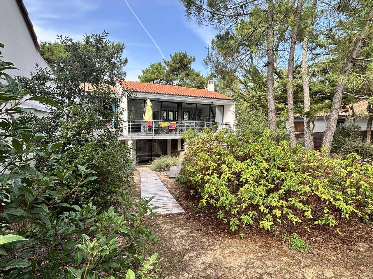 Grande Villa Rénovée pour 10 - Terrasse, Jardin, Studio Indépendant, Proche Plage à La Tranche-sur-Mer in La Tranche-sur-Mer, Vendée