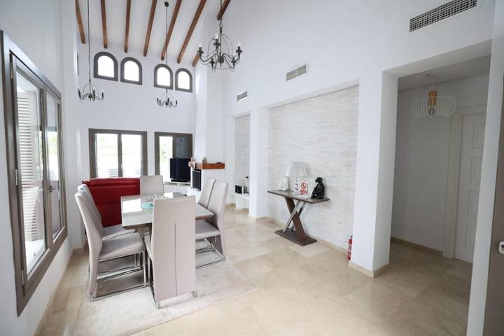 Chalet para 6 personas, con terraza además de piscina y jardín en Huerta de Murcia - 4