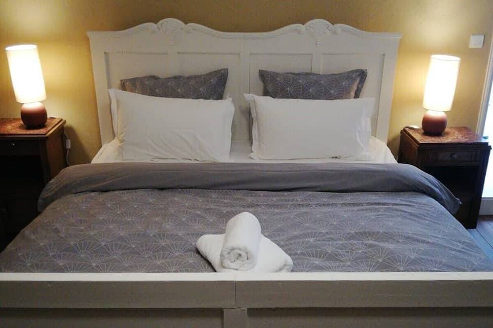 Spacious villa with swimmingpool in the Gers in Pouydraguin, Gers