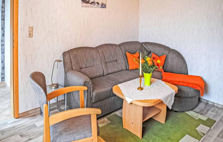 Apartamento vacacional entero, Retiro junto a la playa con TV, jardín vallado, cocina e Internet in Kloster, Hiddensee