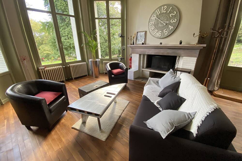 Le Chateau de John Miles au bord de l'eau, aux portes de Nantes! in Sucé-sur-Erdre, Région de Nantes