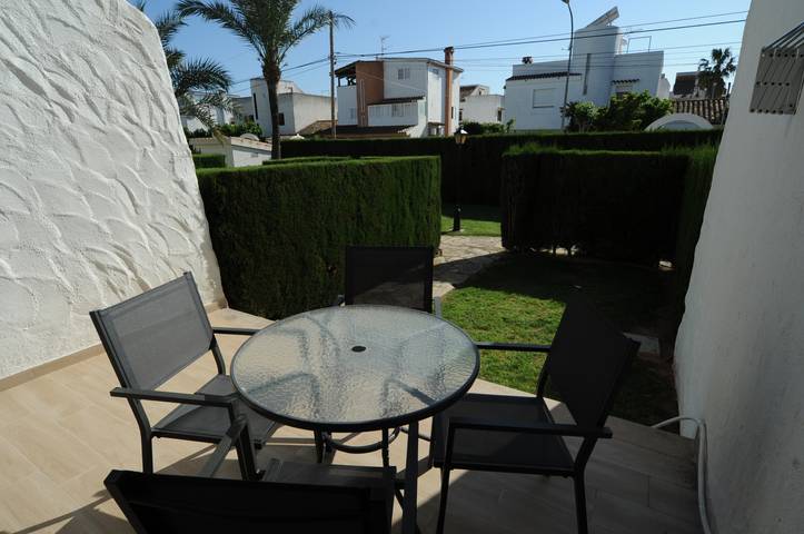 Gîte pour 6 personnes, avec terrasse ainsi que piscine et jardin, animaux acceptés à Benicasim - 3