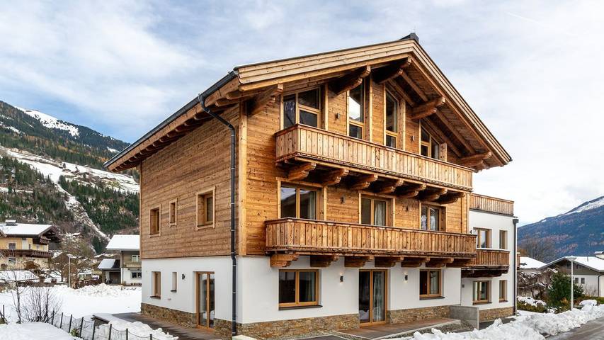 Ferienhaus für 24 Personen, mit Terrasse und Garten sowie Sauna, mit Haustier in Neukirchen am Großvenediger
