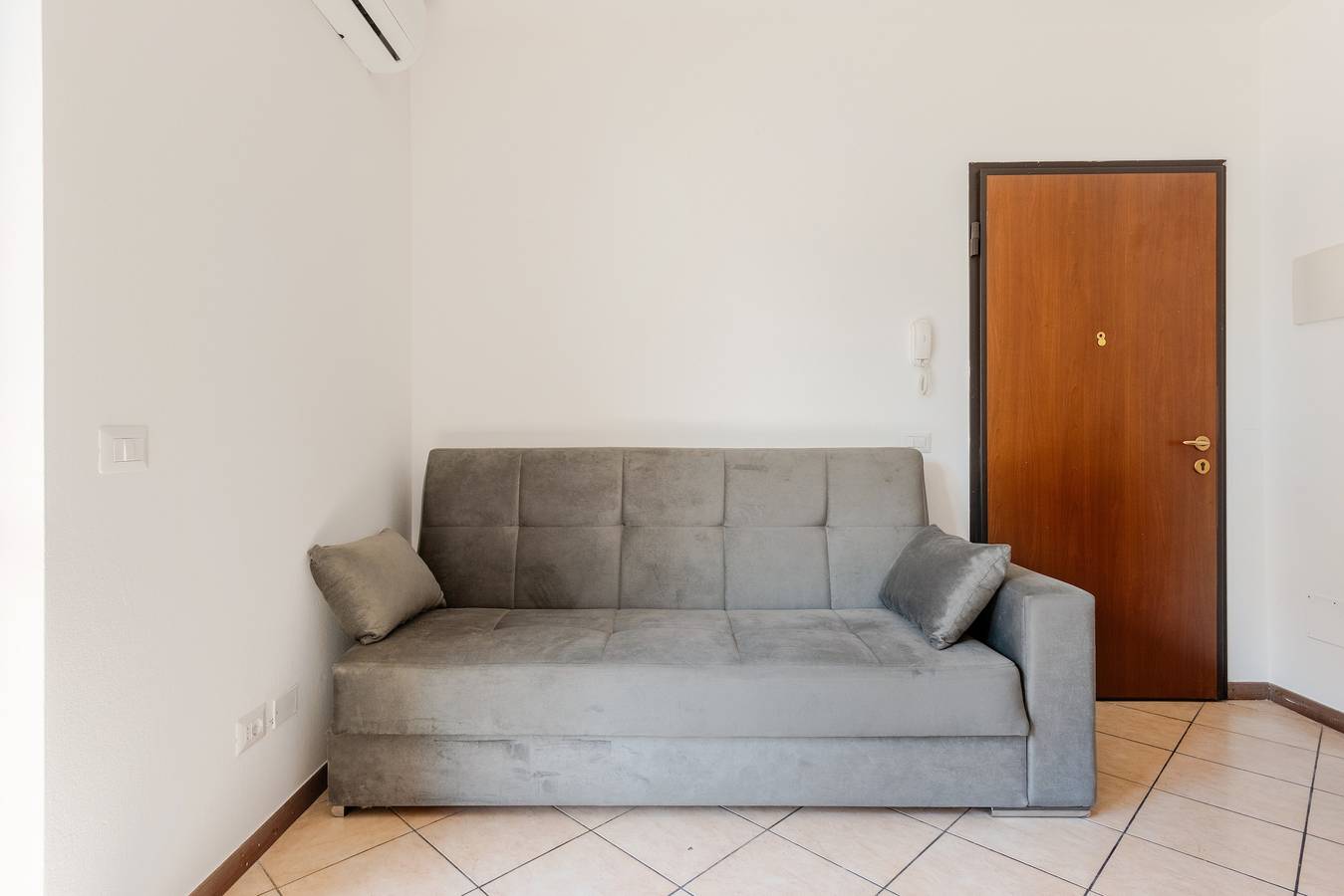 Ferienhaus 'Bilocale mit Garten' mit Klimaanlage in Castelnuovo del Garda, Gardasee-Berge