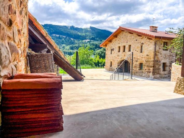 Apartamento de vacaciones para 4 personas, con Terraza y Jardín además de Piscina y Vistas en el País Vasco