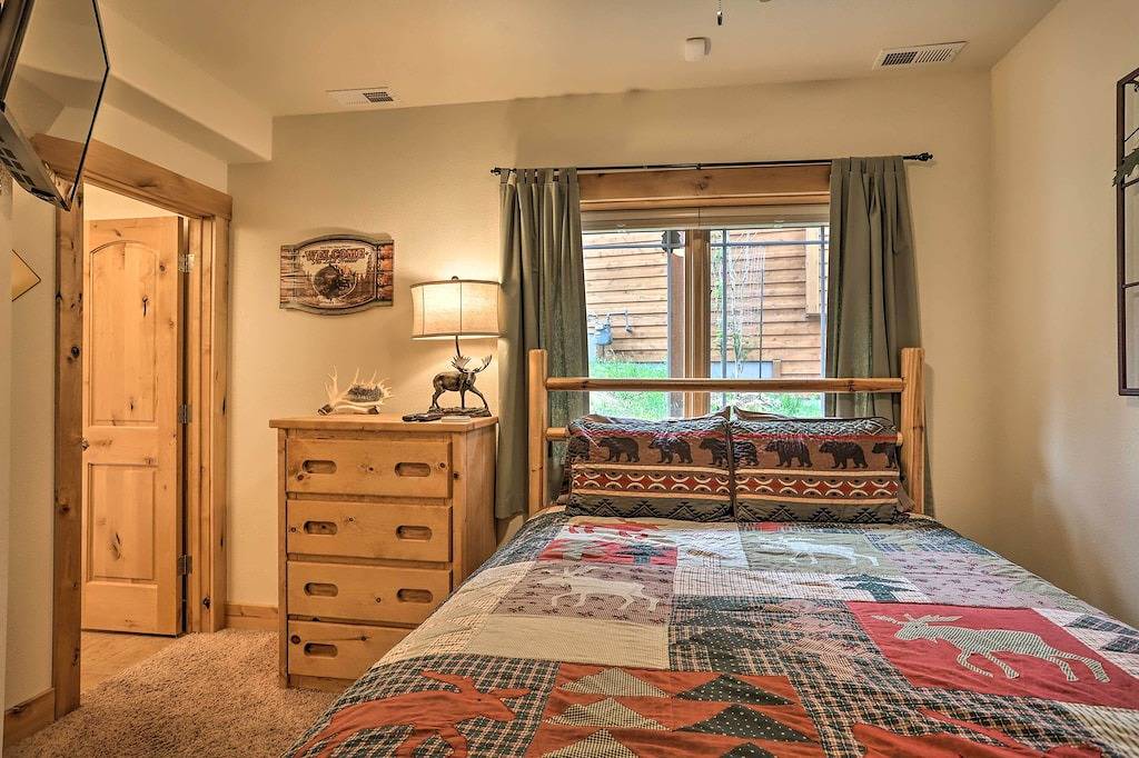 Estes Park Home mit Deck & Grill - Schritte von Dt! in Estes Park, Larimer County