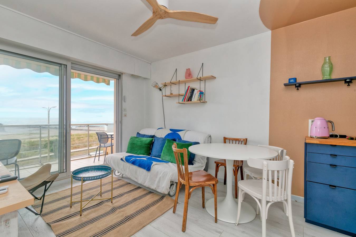 Appartement entier, Appartement 'Front De Mer - Terrasse' avec vue sur la mer, balcon et Wi-Fi in Pornichet, Côte d'Amour