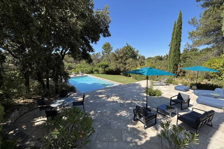 Location de vacances pour 10 personnes, avec terrasse ainsi que piscine et jardin à Lambesc - 3