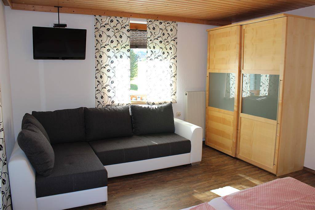 Ganze Ferienwohnung, Ferienwohnung für 5 Personen mit Balkon in St. Veit in Defereggen, Bezirk Lienz
