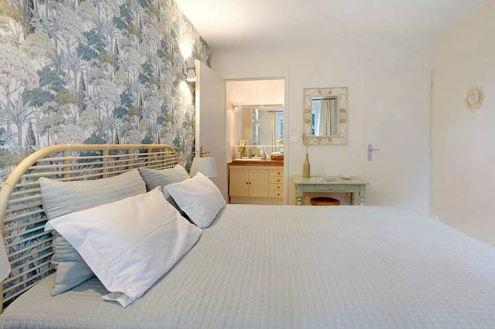 Location de vacances pour 2 personnes, avec jardin à Pont-l'Abbé-d'Arnoult - 3