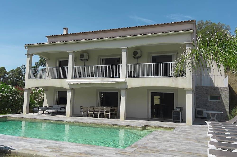 Villa 300m2 avec piscine chauffée, jacuzzi+spa de nage in Afa, Région d'Ajaccio