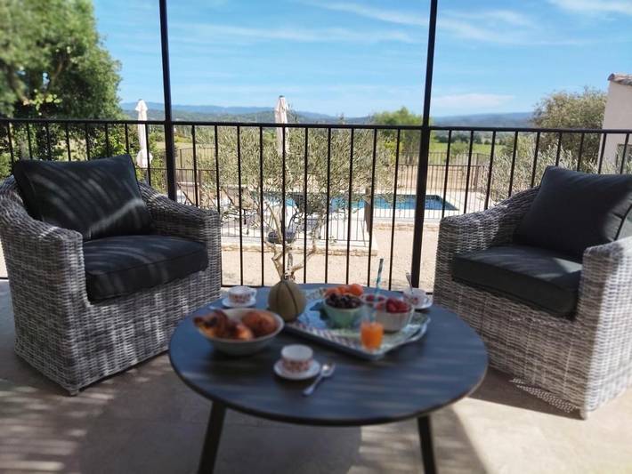 Location de vacances pour 4 personnes, avec vue ainsi que terrasse et piscine à Joucas - 2