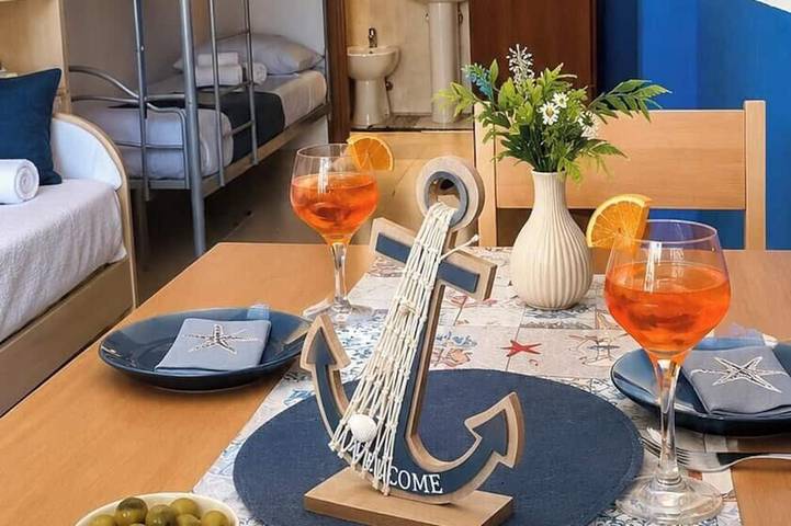 Entire apartment, Beautiful Santa Barbara. Exclusive loft, studio apartment 4 single beds. in Spiaggia Due Pini, Rodi