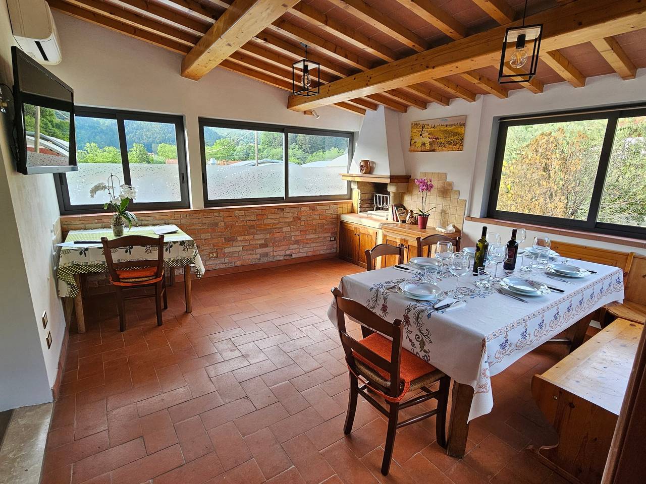 Spacious and Welcoming Apartment with Heated Pool in Pelago, Chianti