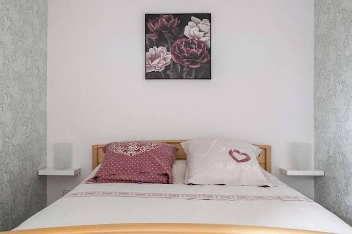 Location de vacances pour 5 personnes, avec terrasse et jardin à Le Tronchet - 4