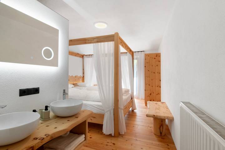 Room '5 Doppelzimmer' with Mountain View, Balcony and Wi-Fi in Schluderns, Saldurkamm