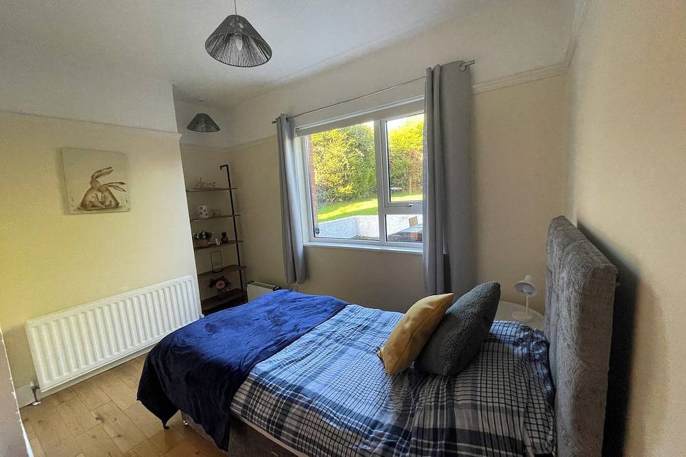 Spacious 4-bedroom house in charming Carrickfergus. in Carrickfergus, Grafschaft Antrim