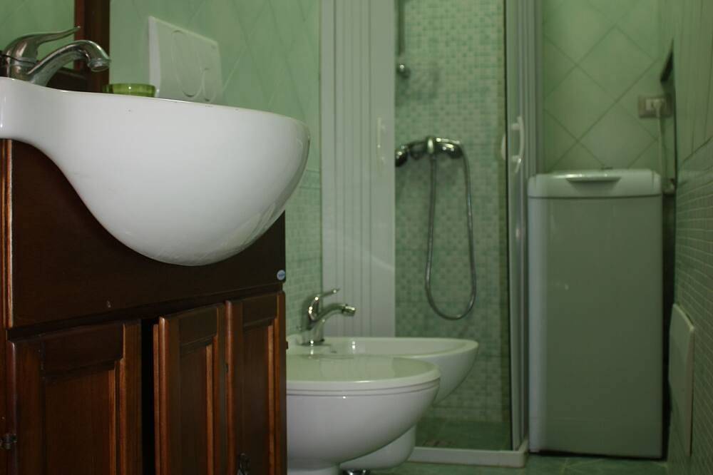 Ganze Wohnung, Carrube House, in Andrano offers a terrace and sea views. in Andrano, Lecce Provinz
