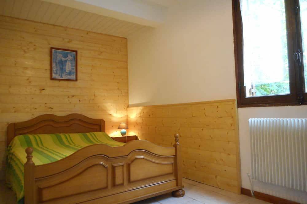 Maison pour 15 personnes à Salat, piscine chauffée à partager de 100 m2, wifi in Sarlat-la-Canéda, Périgord Noir