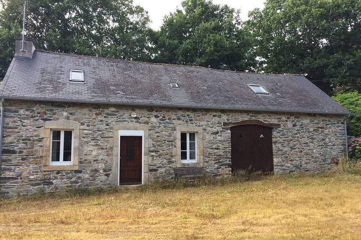 Gîte pour 5 personnes, avec jardin à Laz