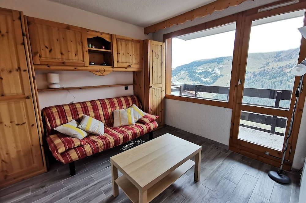 Entire apartment, Cozy apt with direct slope access and shops, balcony, parking, pets ok! in Méribel-Mottaret, Les Allues