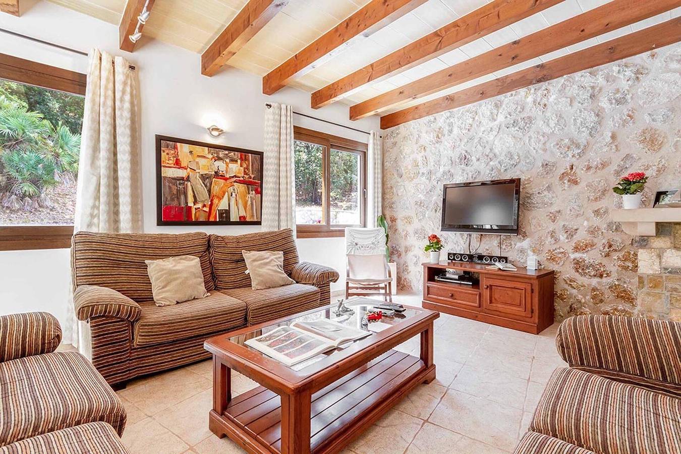 Villa "Alexandria" con vistas a la montaña, piscina, aire acondicionado, terraza y jardín in Cala Sant Vicenc, Pollença