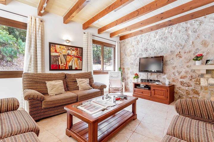 Villa "Alexandria" mit Bergblick, Pool, A/C, Terrasse & Garten in Cala Sant Vicenc, Pollença