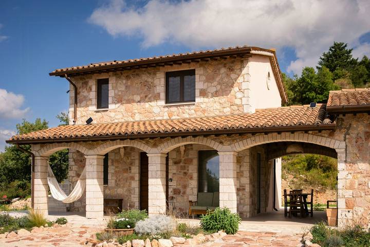 Baita per 8 persone, con terrazza, adatto a famiglie con bambini in Umbria