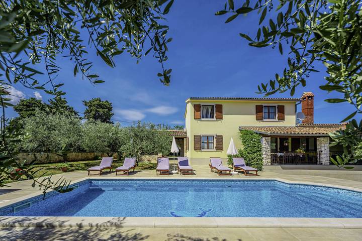 Villa Braidizza * eingezäunter Garten, privater Pool, Terrasse, Wlan in Marčana, Südküste Istrien
