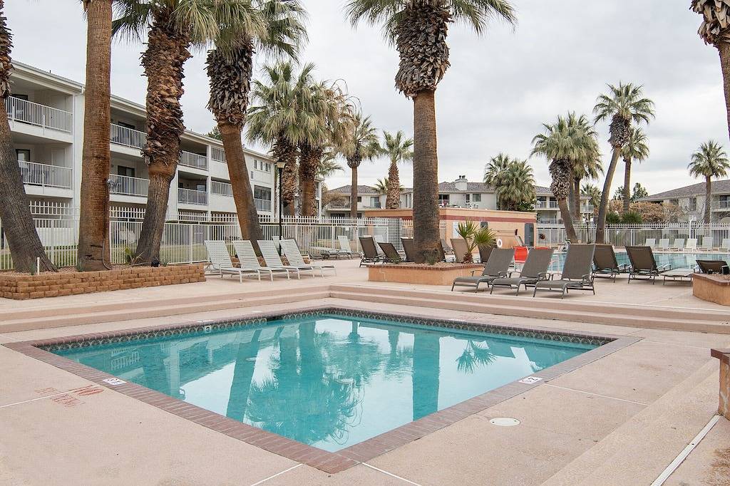 Ganze Wohnung, Las Palmas Resort 124, Mesa Views, Accepts Nightly & Monthlies, Grill, and fully stocked kitchen in St. George, Zion Nationalpark