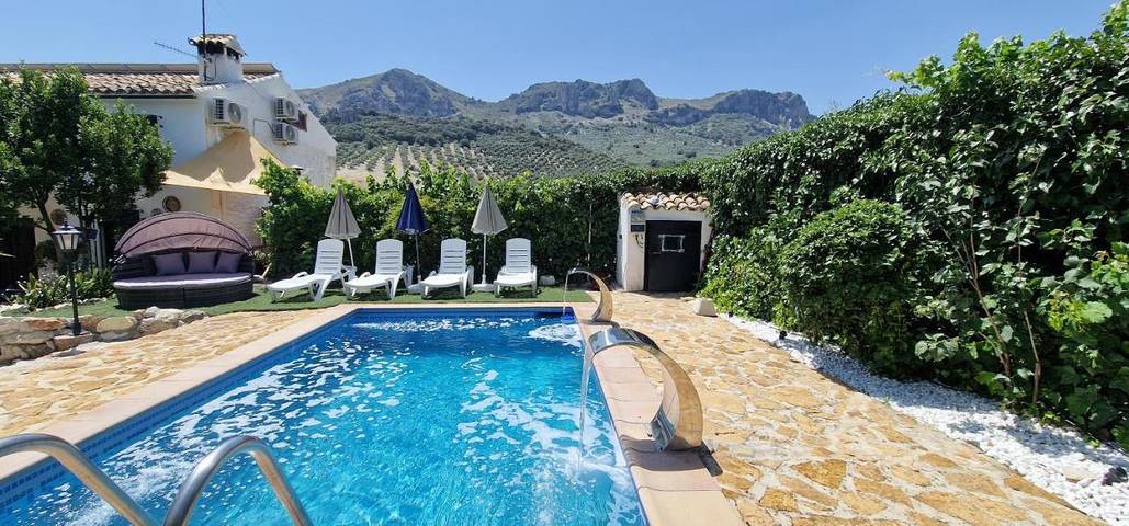 Casa de vacaciones para 10 personas, con jardín además de piscina y vistas en Parque Natural Sierras Subbéticas - 2