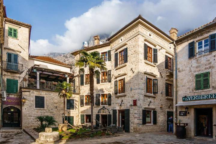 Hotel dla 3 osób, z widok i ogród w Kotor
