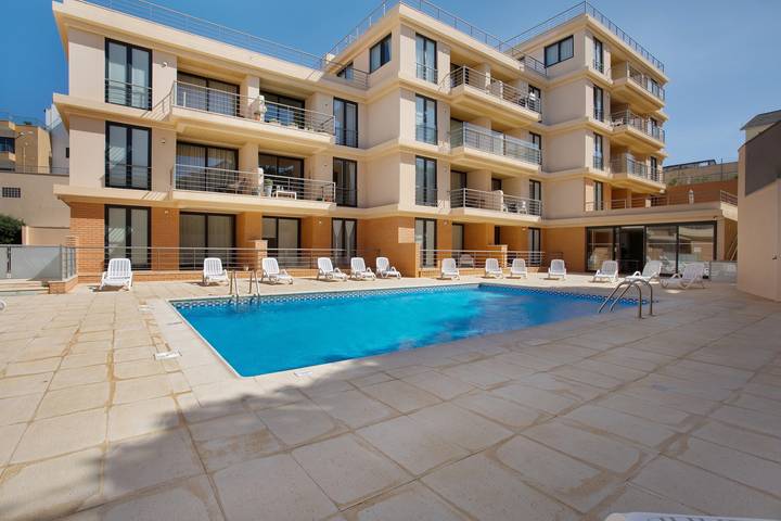 Ganze Wohnung, Ferienwohnung 'Praia Areia Branca' mit Meerblick, Gemeinschaftspool und Wi-Fi in Praia da Areia Branca, Lourinhã