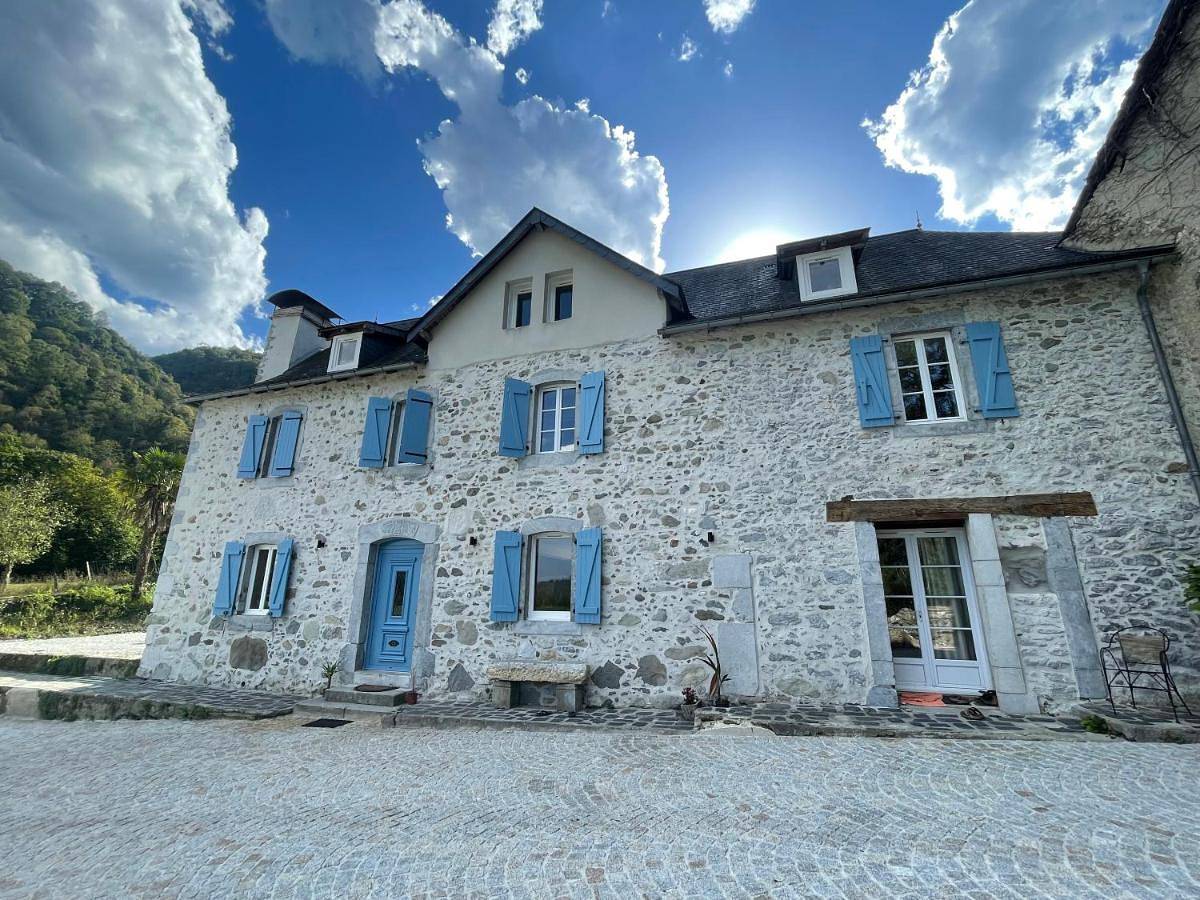 Le Val Éveillé 4 étoiles - maison de maître de 1773 in Arudy, Béarn