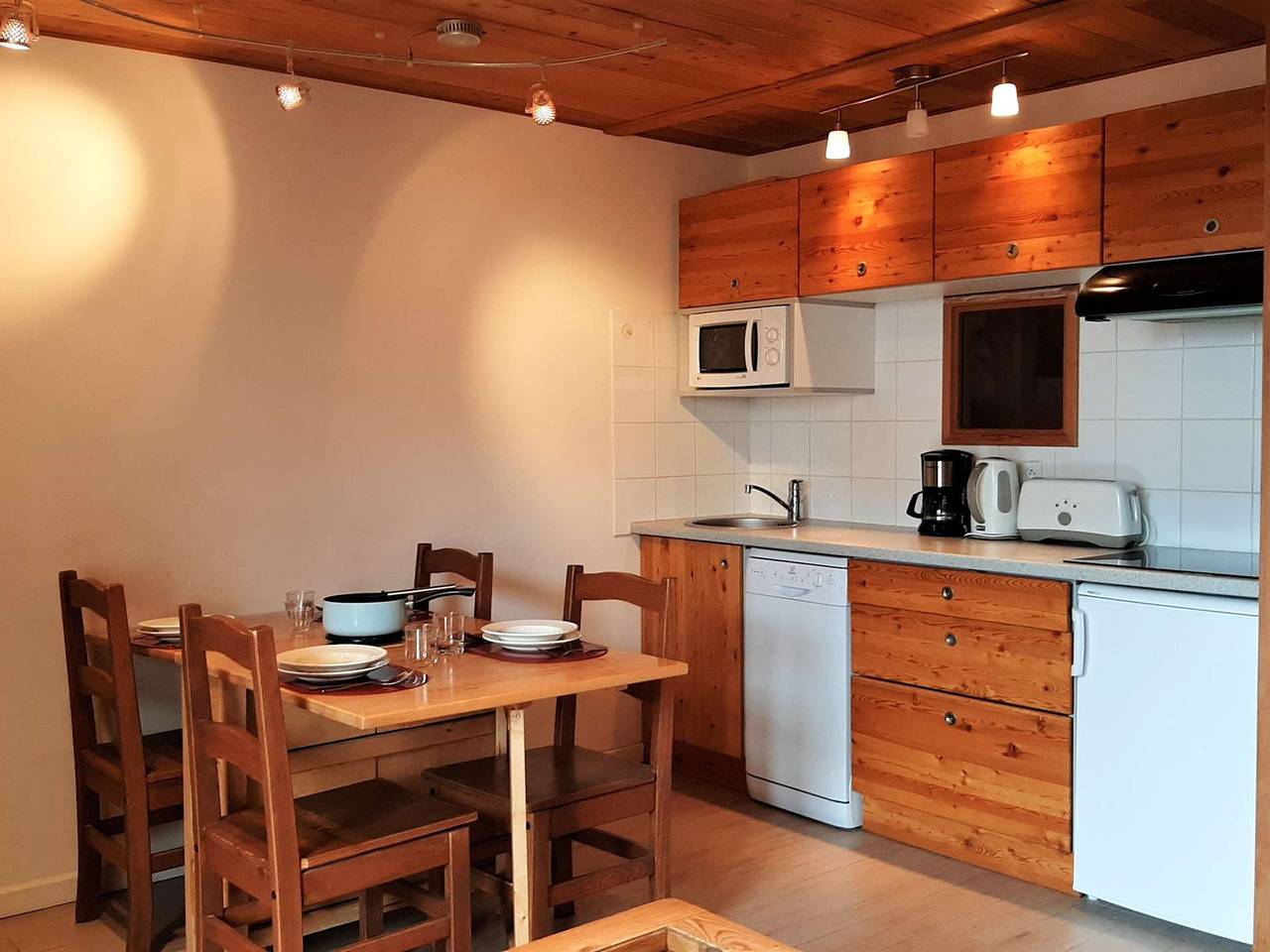 Ganze Wohnung, Renoviertes Studio mit Balkon, Südseite, 4 Pers., Montgenèvre in Montgenèvre, Briançon und Umgebung