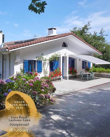 Casa rural para 12 personas, con jardín y balcón en Guetaria